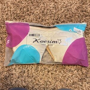 Youth girls sport bras L